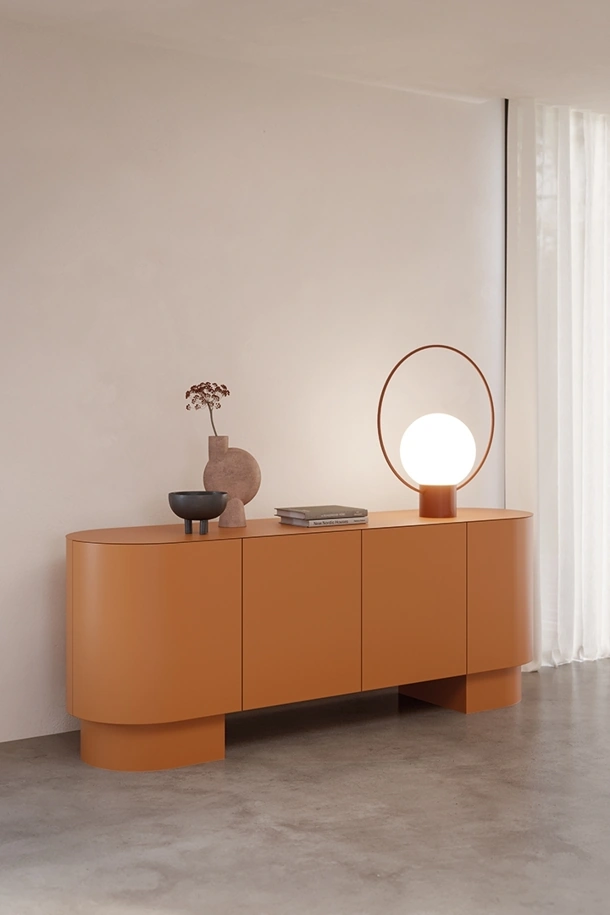 Madia Asteria in legno laccato con top e piedi in metallo di Ronda Design