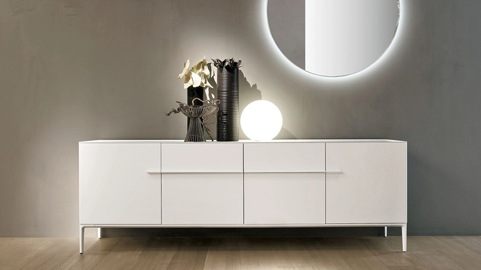 Madia Side in laccato opaco Bianco con top in pietra acrilica di Alivar