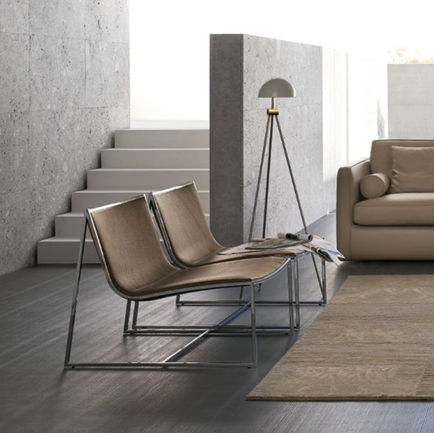 Poltroncina Samoa in pelle con struttura in acciaio di Alivar