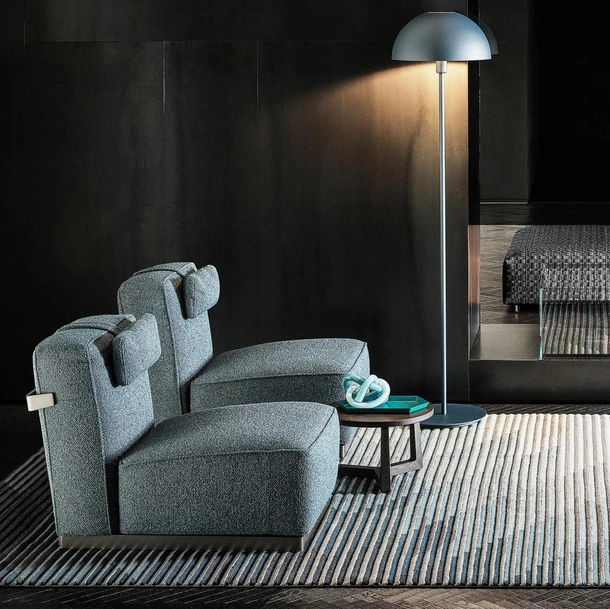 Poltrona con movimento allungabile ABCD in tessuto imbottito con base in metallo di Flexform