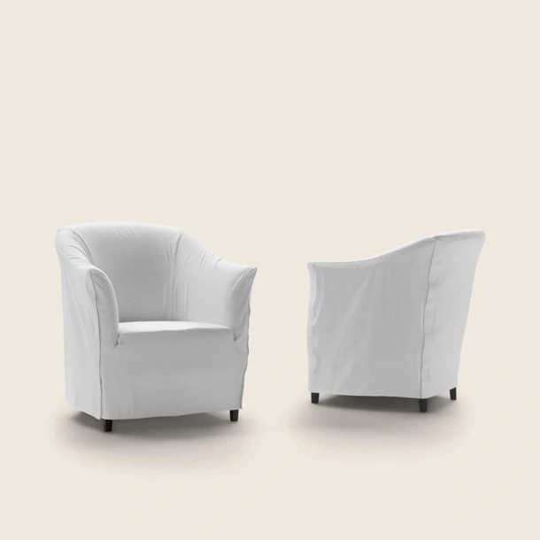 Poltroncina classica rivestita in tessuto Doralice di Flexform