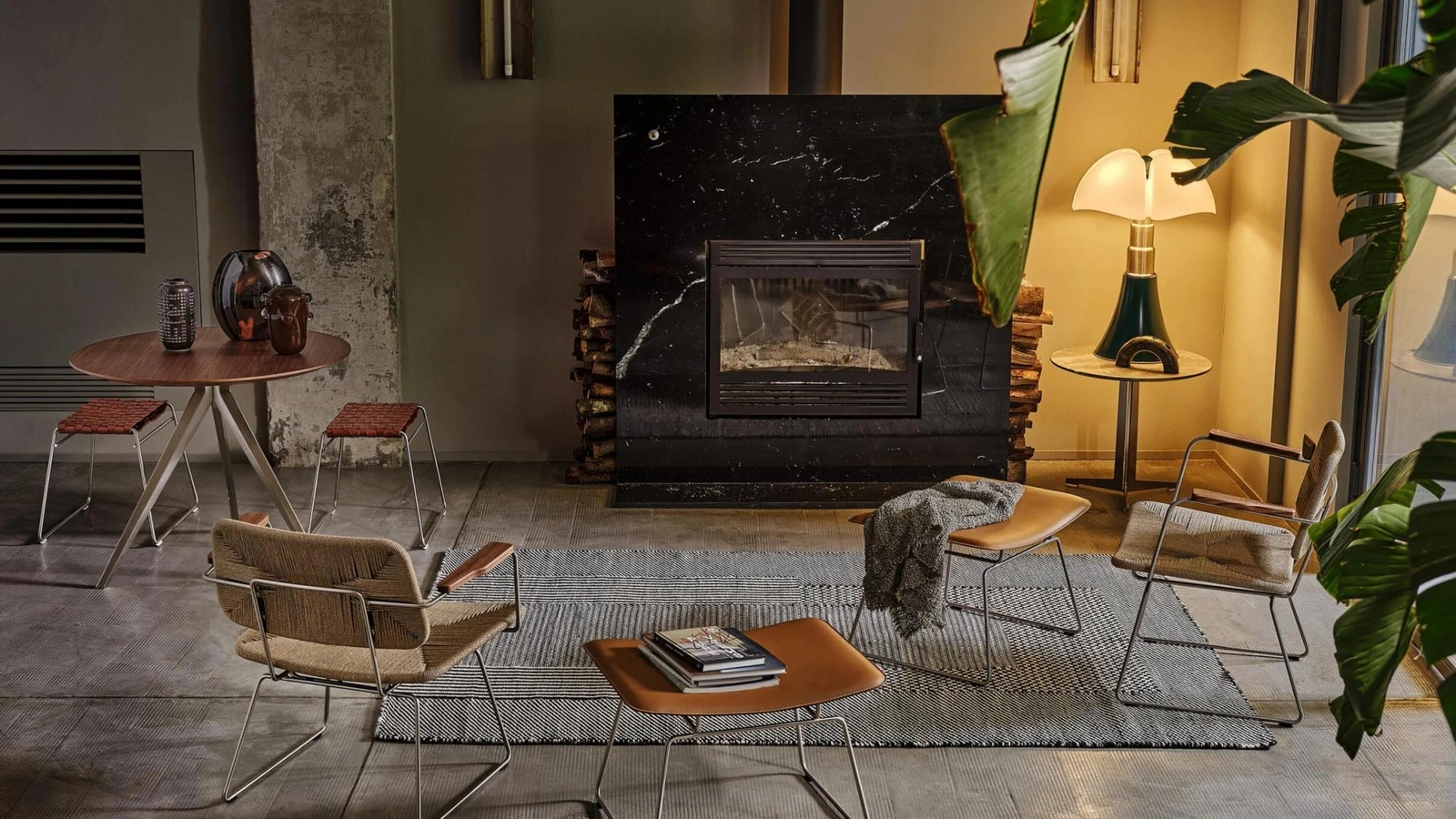 Poltroncina in metallo con schienale e seduta in cordoncino intrecciato Echoes di Flexform