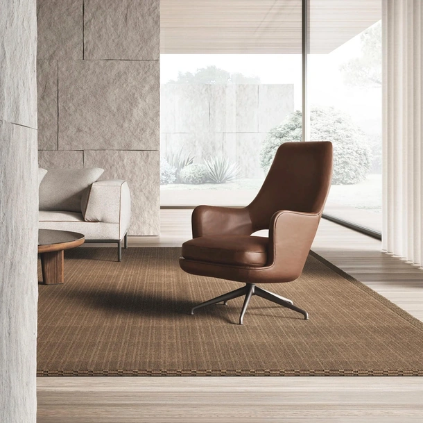 Poltrona Eliseo in pelle con base girevole in alluminio di Flexform