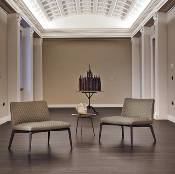 Poltroncina in pelle trapuntata Flexa Lounge Chair 02 di Alivar