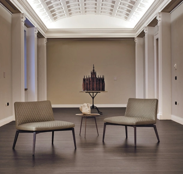 Poltroncina in pelle trapuntata Flexa Lounge Chair 02 di Alivar