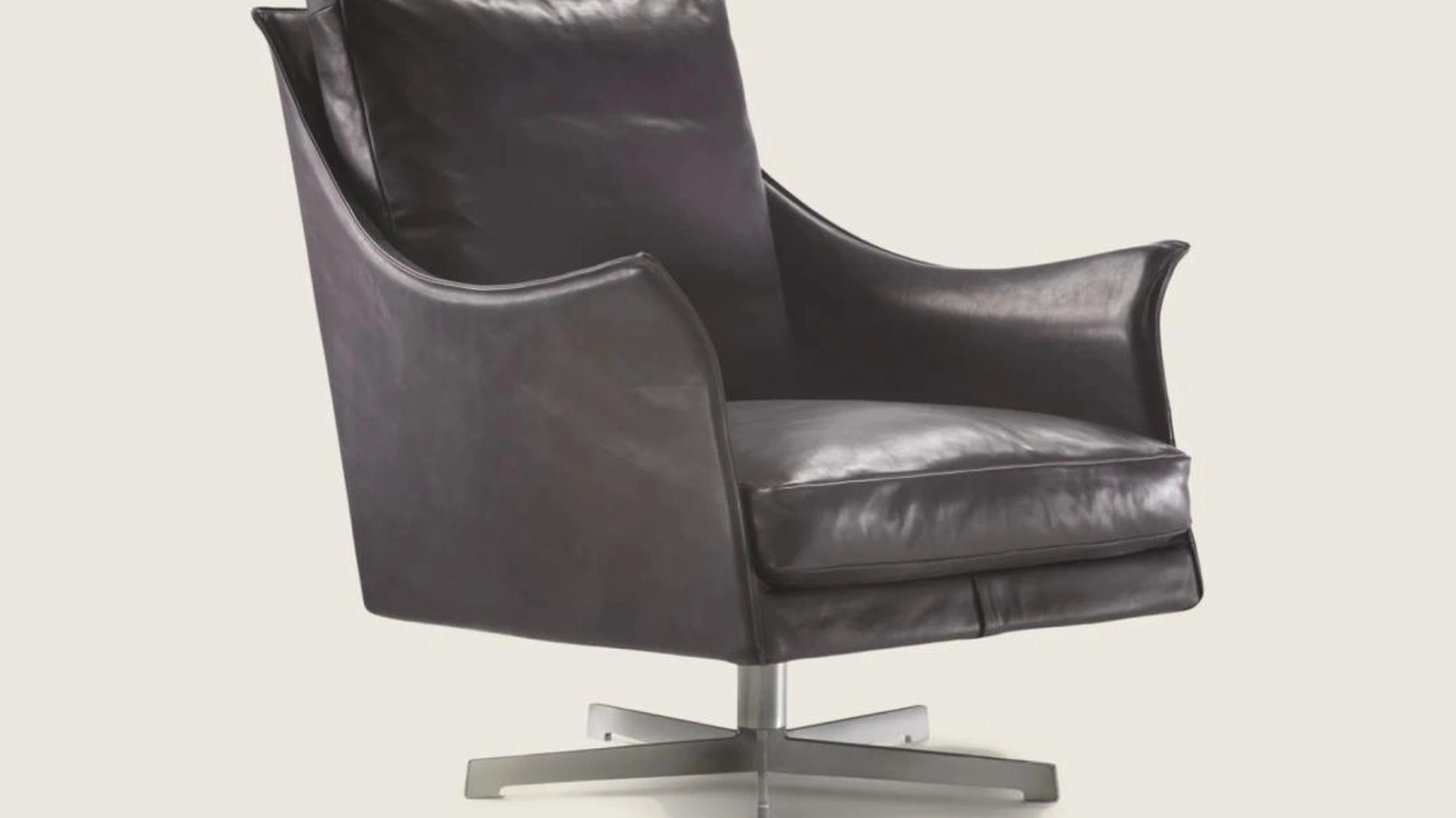 Poltrona in pelle Boss con base girevole in alluminio di Flexform