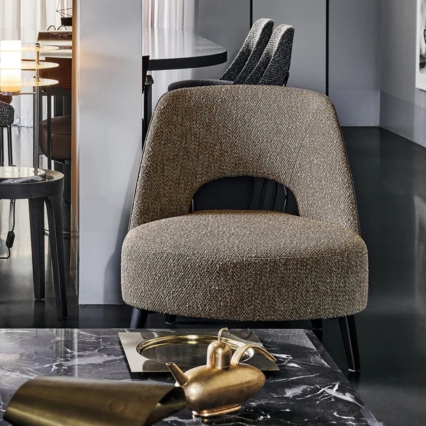 Poltroncina in tessuto imbottito Ermione di Flexform