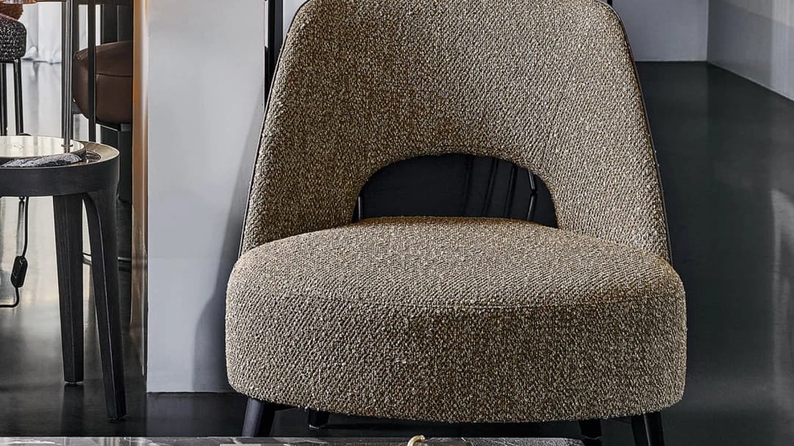 Poltroncina in tessuto imbottito Ermione di Flexform