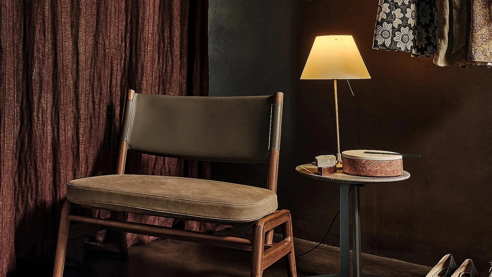 Poltroncina in legno, cuoio e tessuto Ortigia SH di Flexform