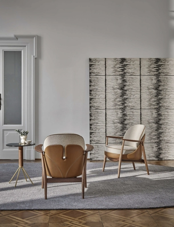 Poltroncina Ginkgo in tessuto e pelle di Porada