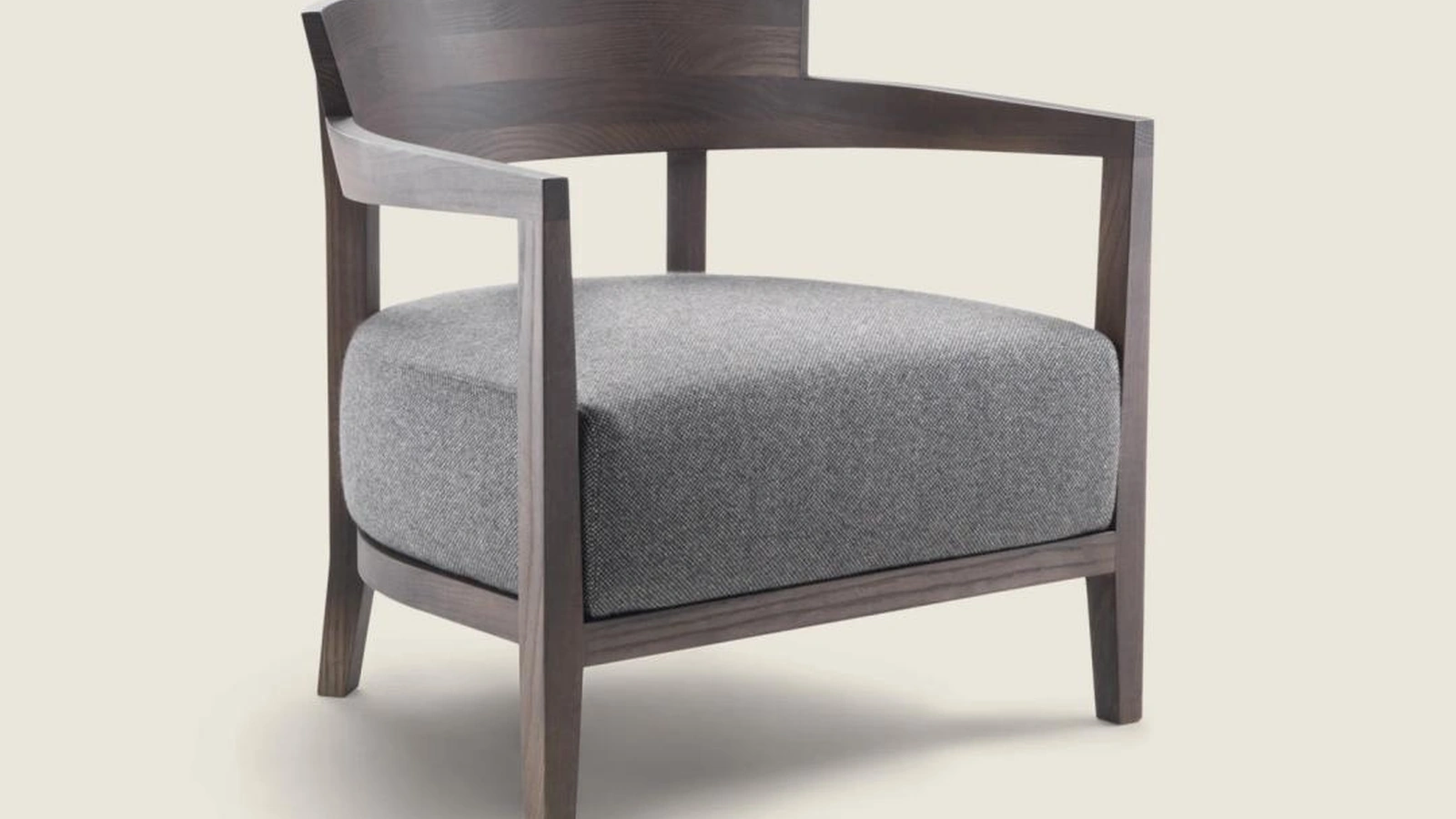Poltroncina Jenny in legno con seduta in tessuto imbottito di Flexform