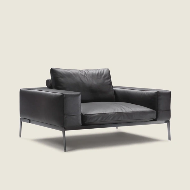 Poltrona in pelle con gambe in metallo Lifesteel di Flexform