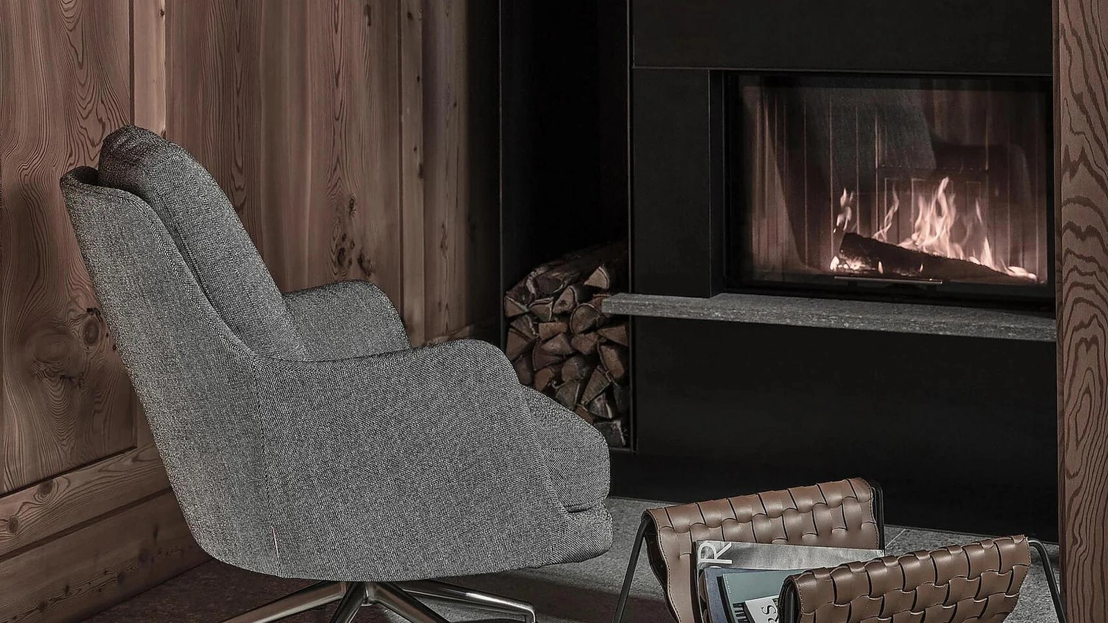 Poltrona Marley in tessuto con base girevole in alluminio di Flexform