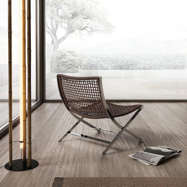 Poltroncina in cuoio intrecciato con struttura in metallo Peter di Flexform