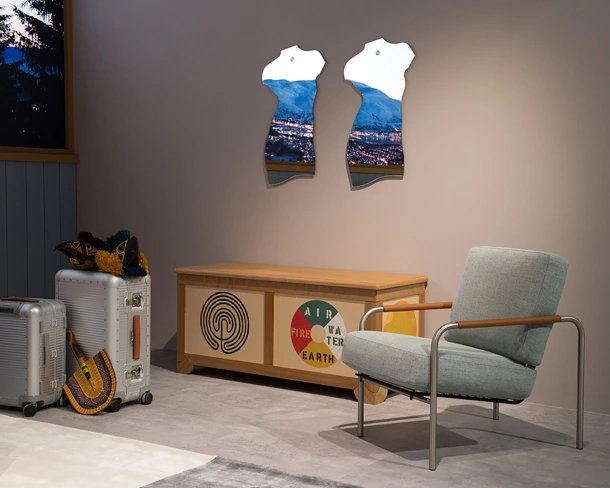 Poltroncina Susanna in tessuto con struttura in acciaio di Zanotta