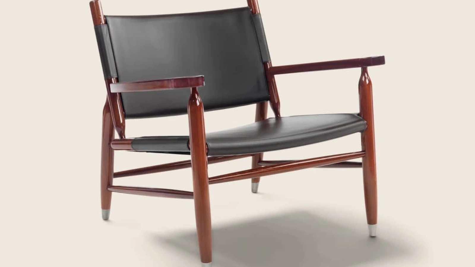 Poltroncina in cuoio con struttura in legno massello e rivestita in cuoio Tessa SH di Flexform