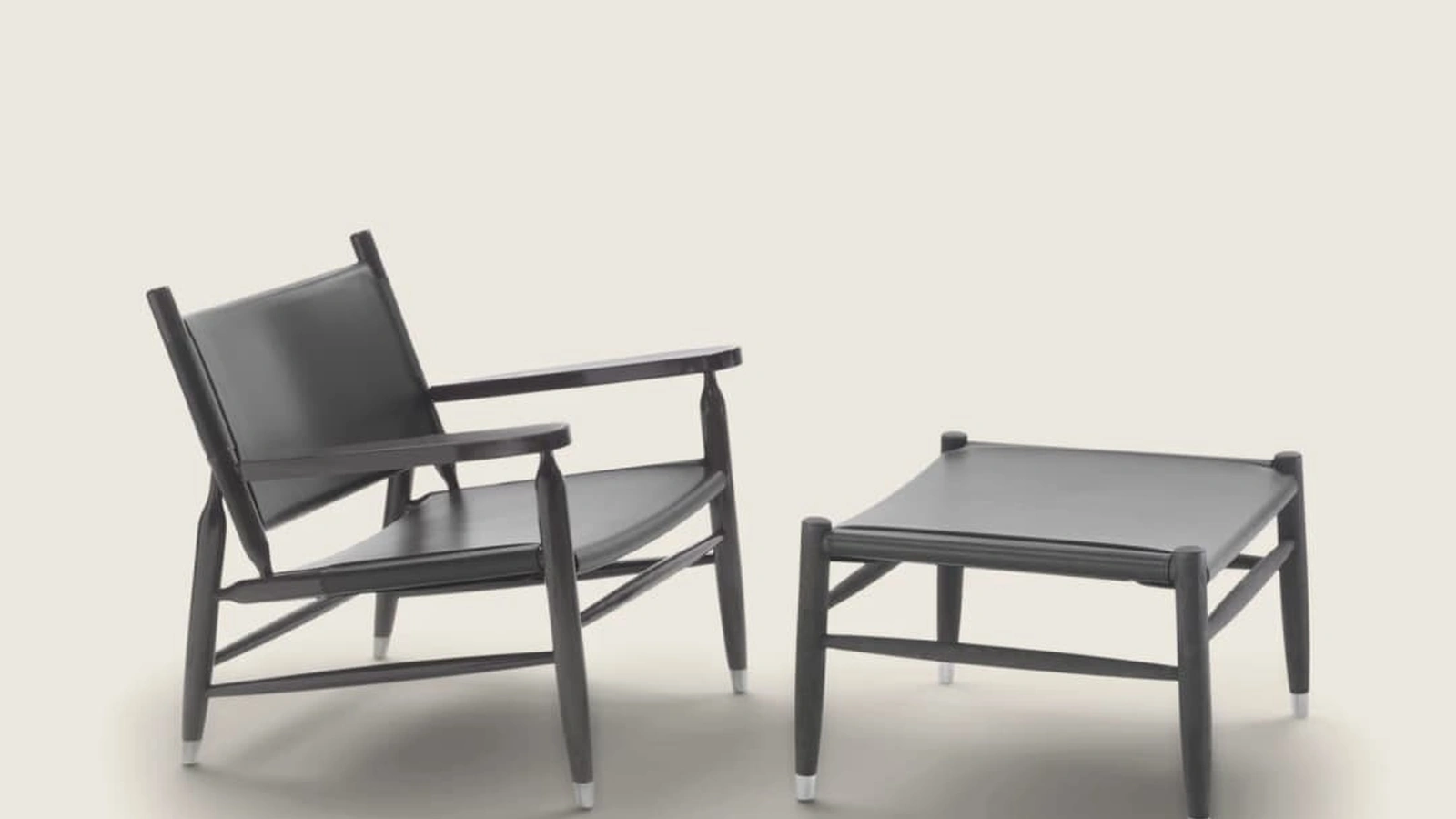 Poltroncina in cuoio con struttura in legno massello Tessa SH di Flexform