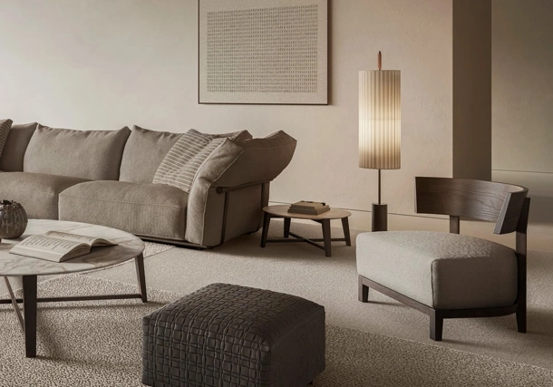 Poltroncina Thomas in legno massello con seduta imbottita di Flexform