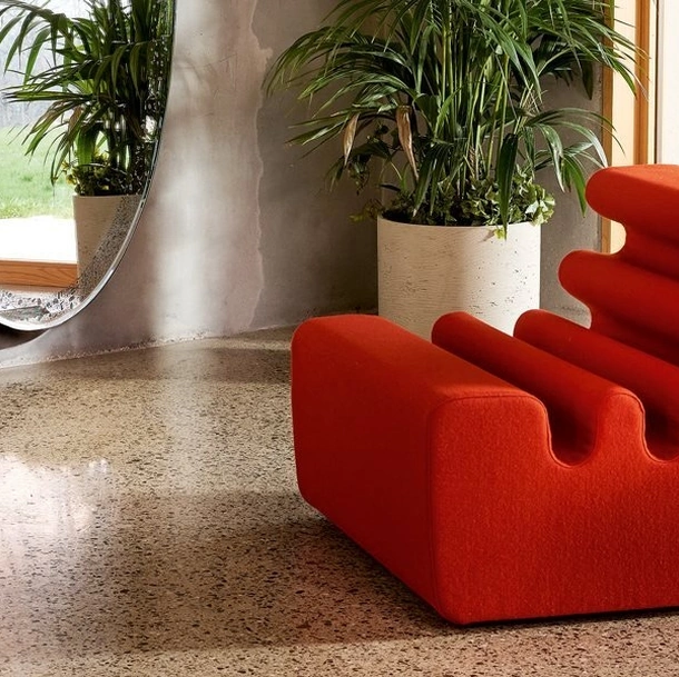 Poltrona di design in tessuto bielastico Karelia di Zanotta