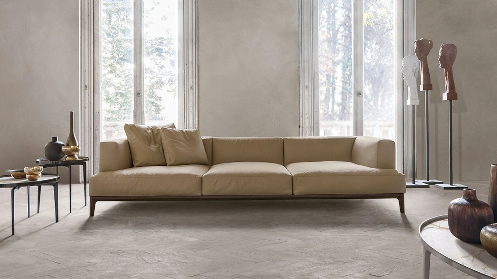 Divano lineare in pelle Swing di Alivar