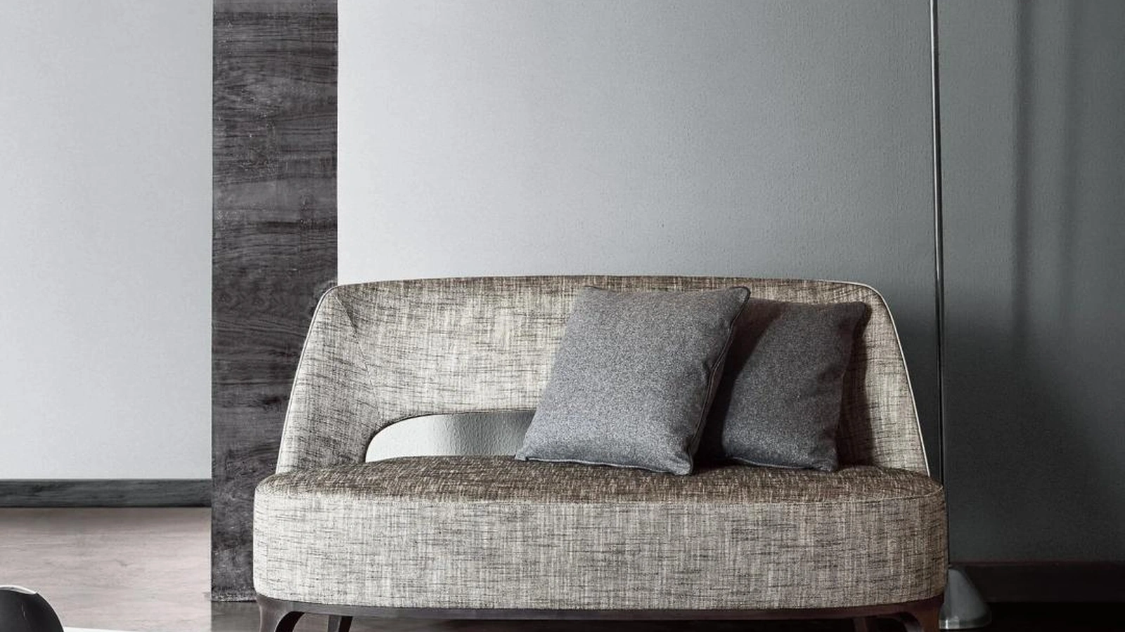 Divano lineare dalle dimensioni contenute Ermione di Flexform