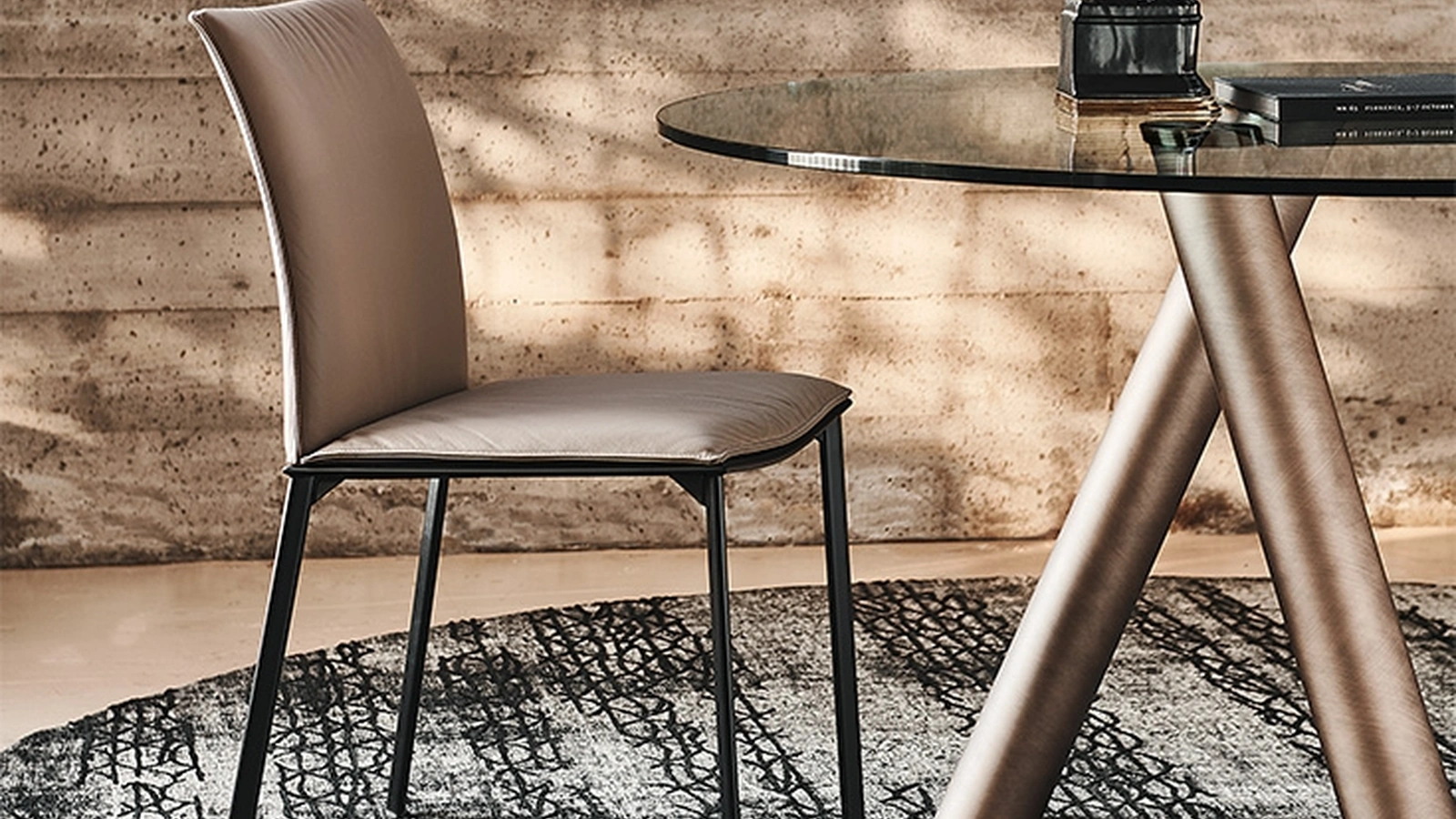 Sedia in pelle con schienale leggermente curvato Rita di Cattelan Italia