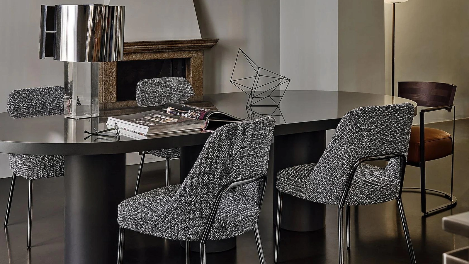 Sedia Joyce in tessuto imbottito e metallo di Flexform