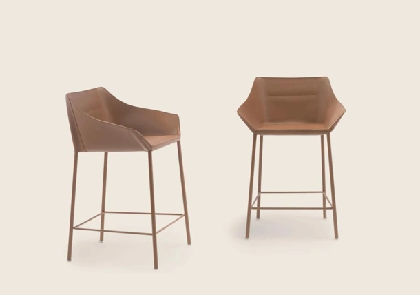Sgabello Haiku in cuoio e metallo di Flexform