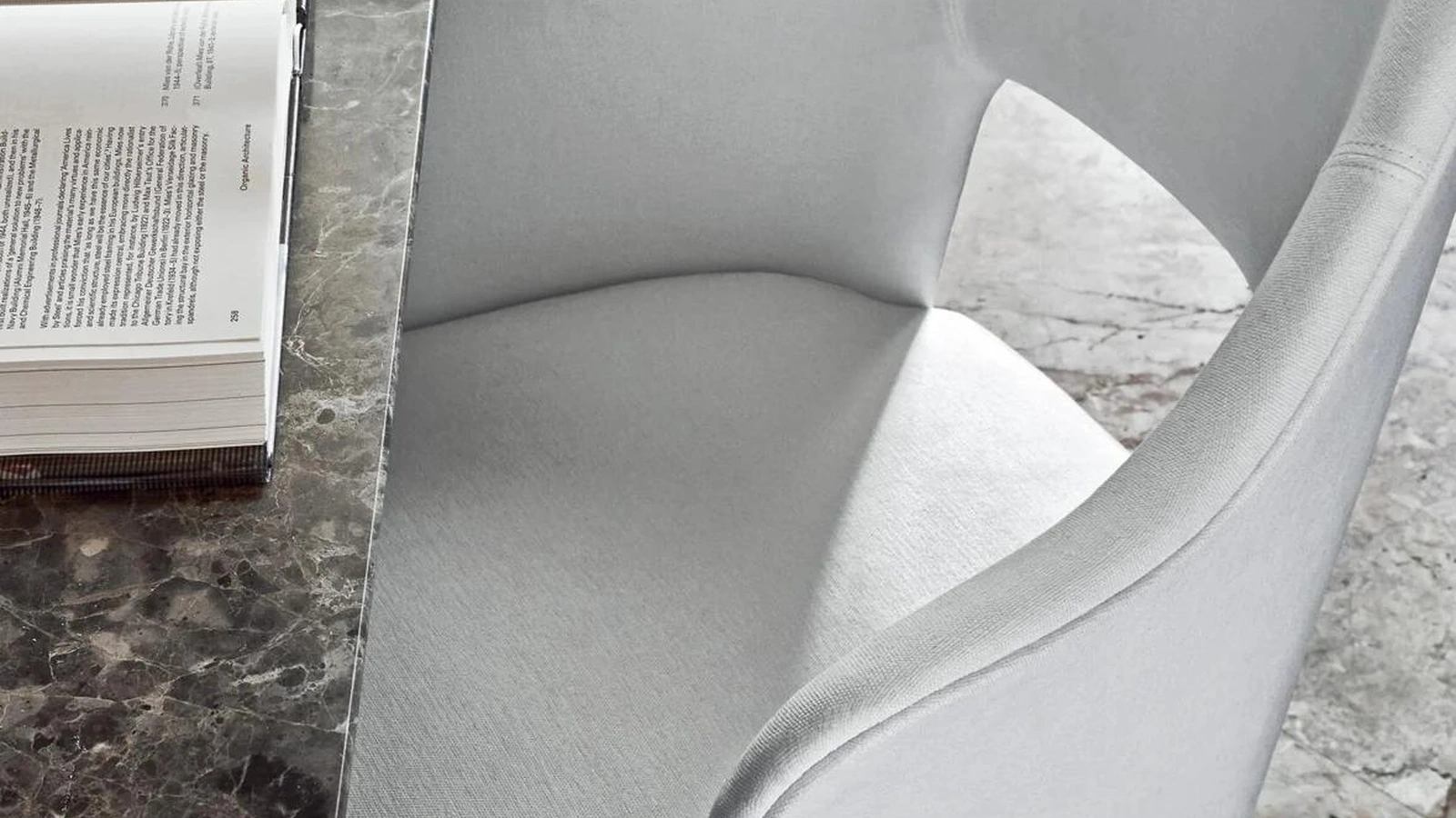 Sedia Judit in tessuto imbottito di Flexform