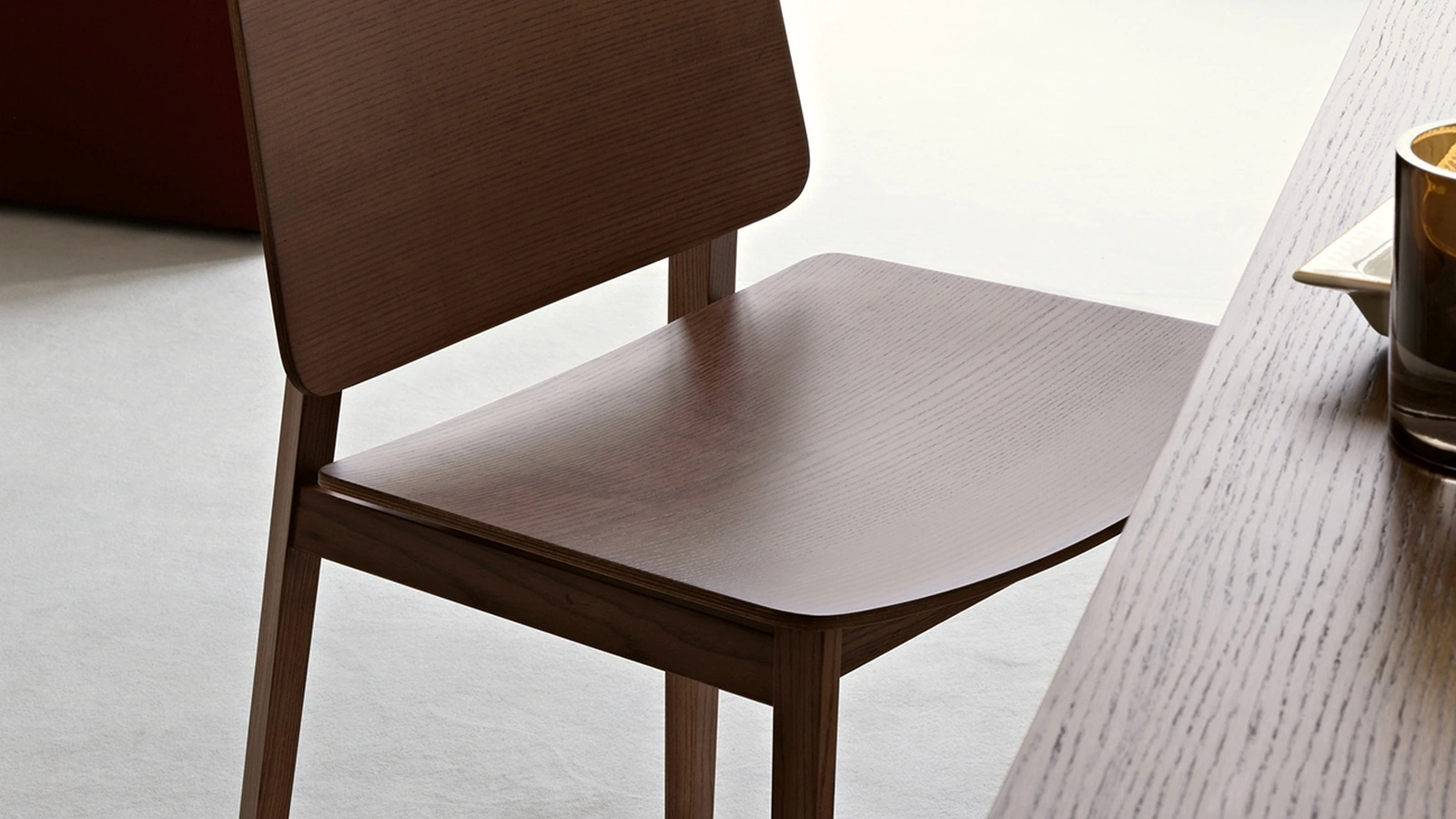 Sedia in legno di frassino Hati di Lema