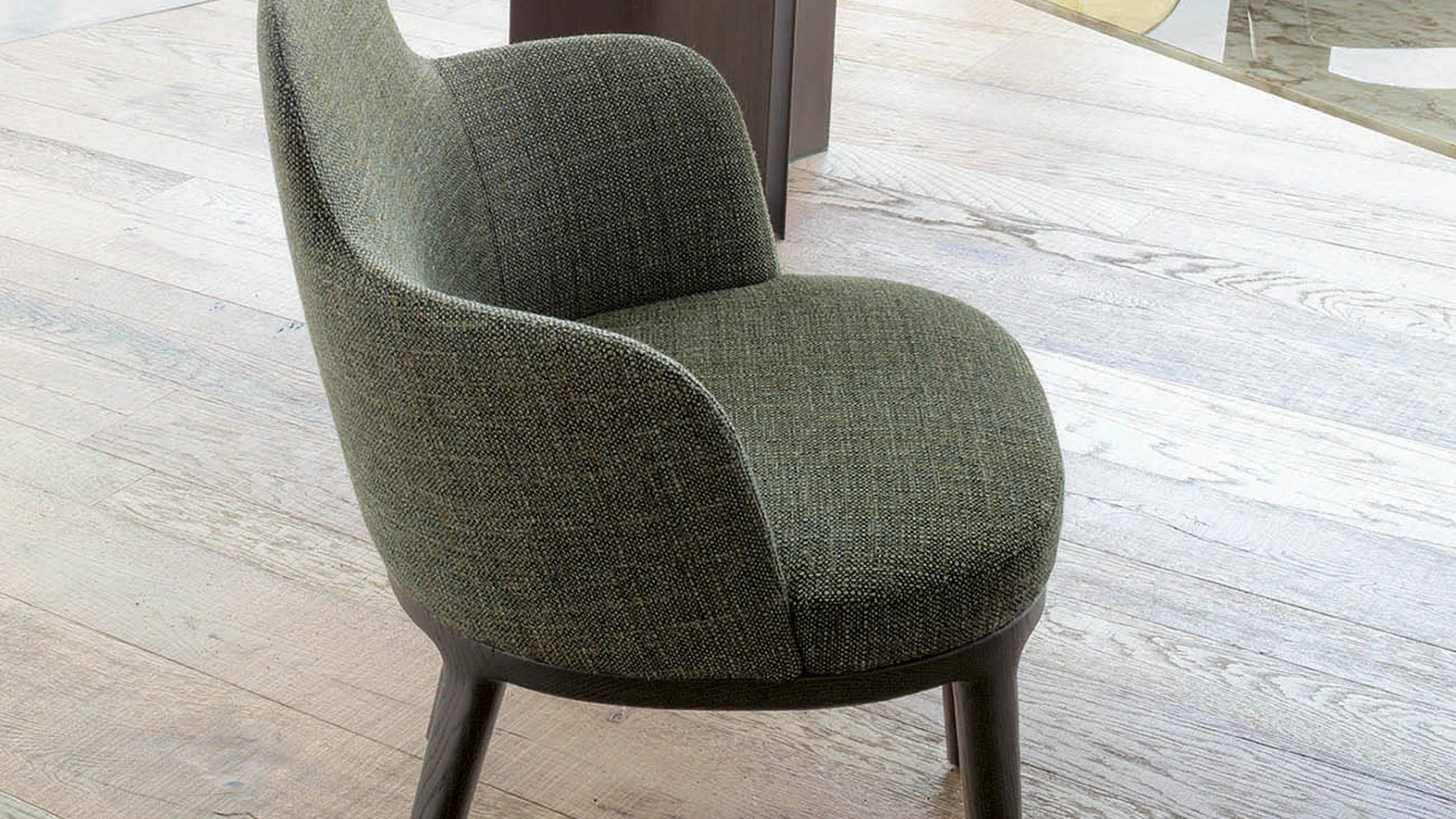 Sedia imbottita con struttura in legno Lucylle di Lema