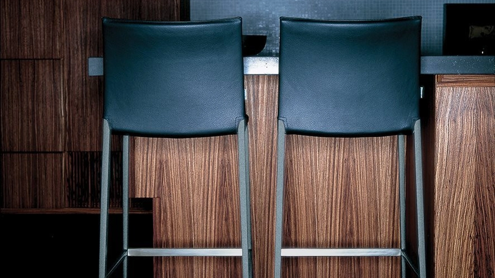 Sgabello in cuoio Lio - Leo Stool di Zanotta