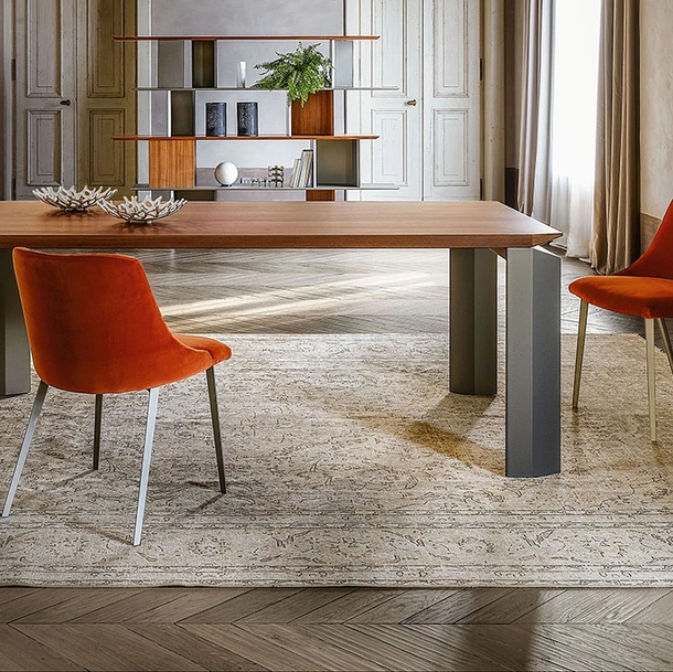 Sedia Asana in velluto con gambe in metallo di Ronda Design