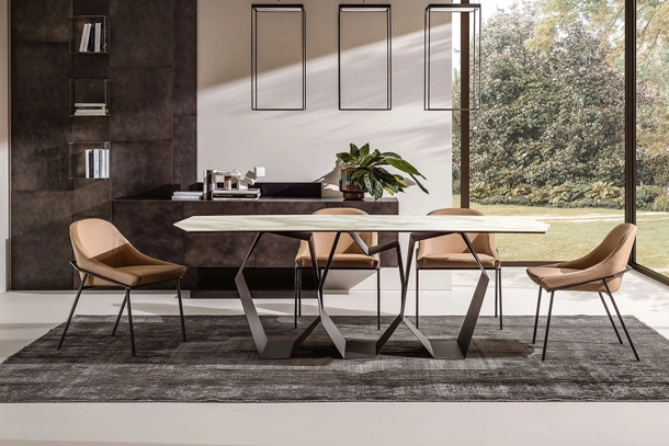 Sedia in pelle Izoard di Ronda Design