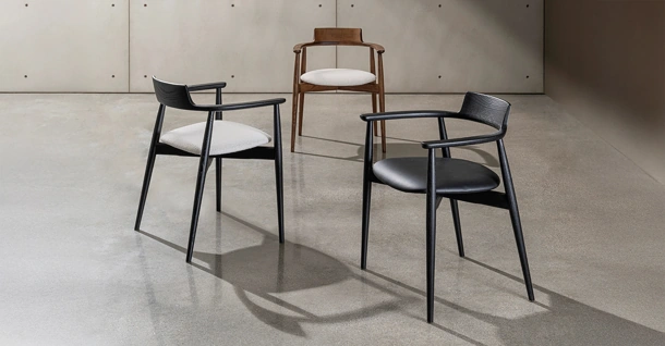 Sedia Xenial in legno con seduta imbottita di Sovet
