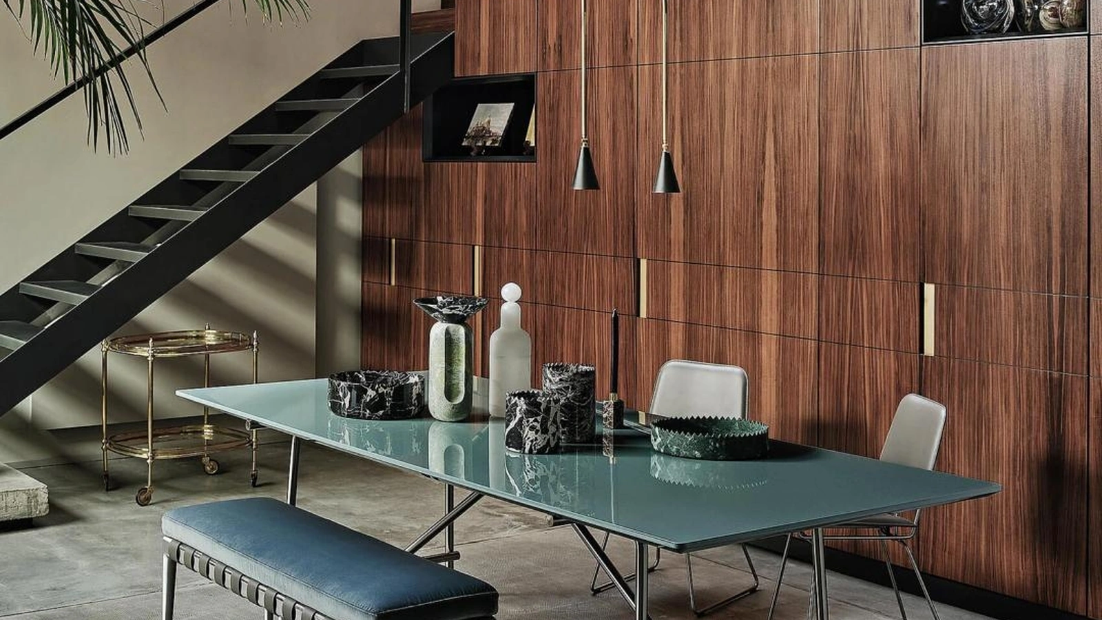 Tavolo Any Day in laccato lucido e metallo di Flexform