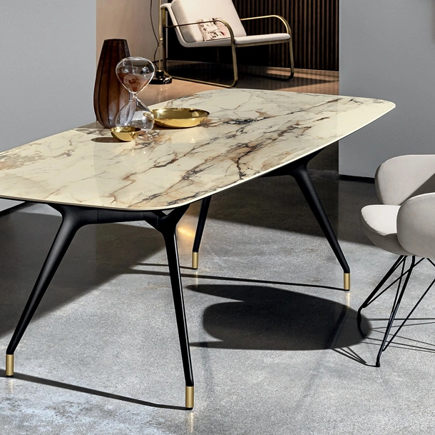 Tavolo Arkos Shaped 01 con top in ceramica di Sovet
