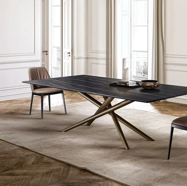 Tavolo Baly con top in ceramica di Eforma