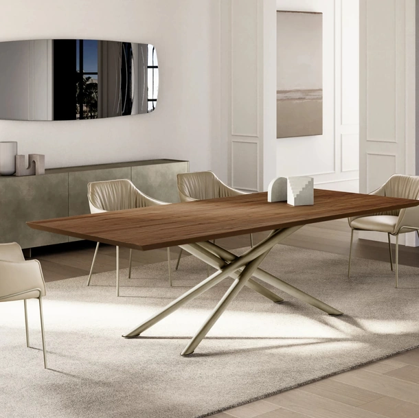 Tavolo Baly con top in legno di Eforma
