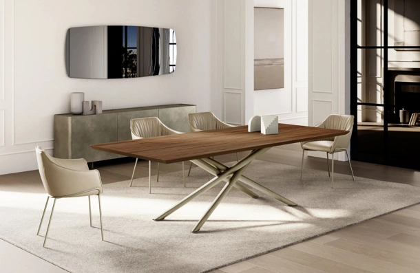 Tavolo Baly con top in legno di Eforma