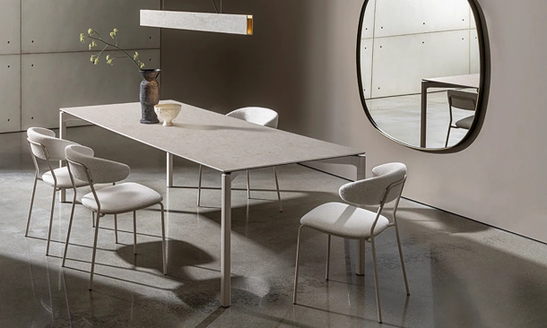 Tavolo Bone in ceramica di Sovet