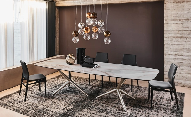 Tavolo Atlantis con base in acciaio e piano in ceramica Marmi Keramik di Cattelan Italia