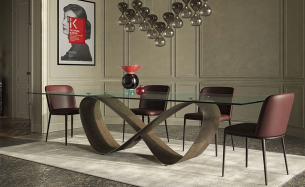 Tavolo con base in acciaio e piano in cristallo bisellato Butterfly di Cattelan Italia