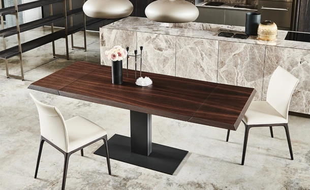 Tavolo allungabile con base in metallo e piano in legno Elvis Wood Drive di Cattelan Italia
