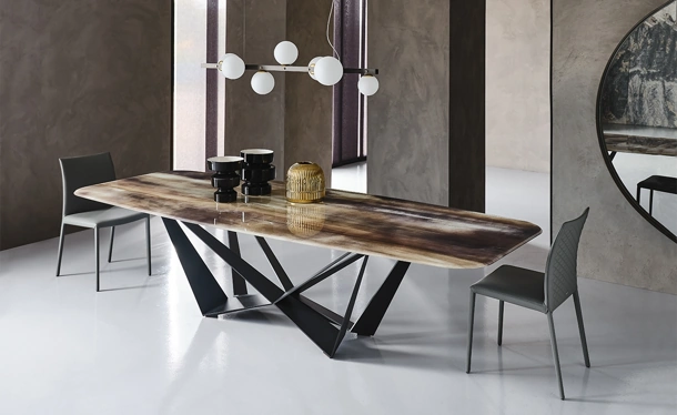 Tavolo con base in metallo e piano in cristallo con stampa artistica Skorpio Crystalart di Cattelan Italia