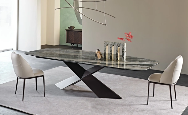 Tavolo con base in metallo e piano in ceramica Tyron Keramik di Cattelan Italia