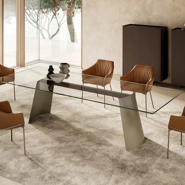 Tavolo Dorian con top in cristallo di Eforma