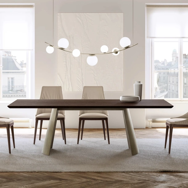 Tavolo Dorian con top in legno di Eforma