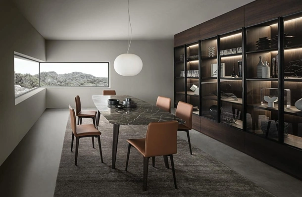 Tavolo Edward con top in marmo e base in legno di Giellesse