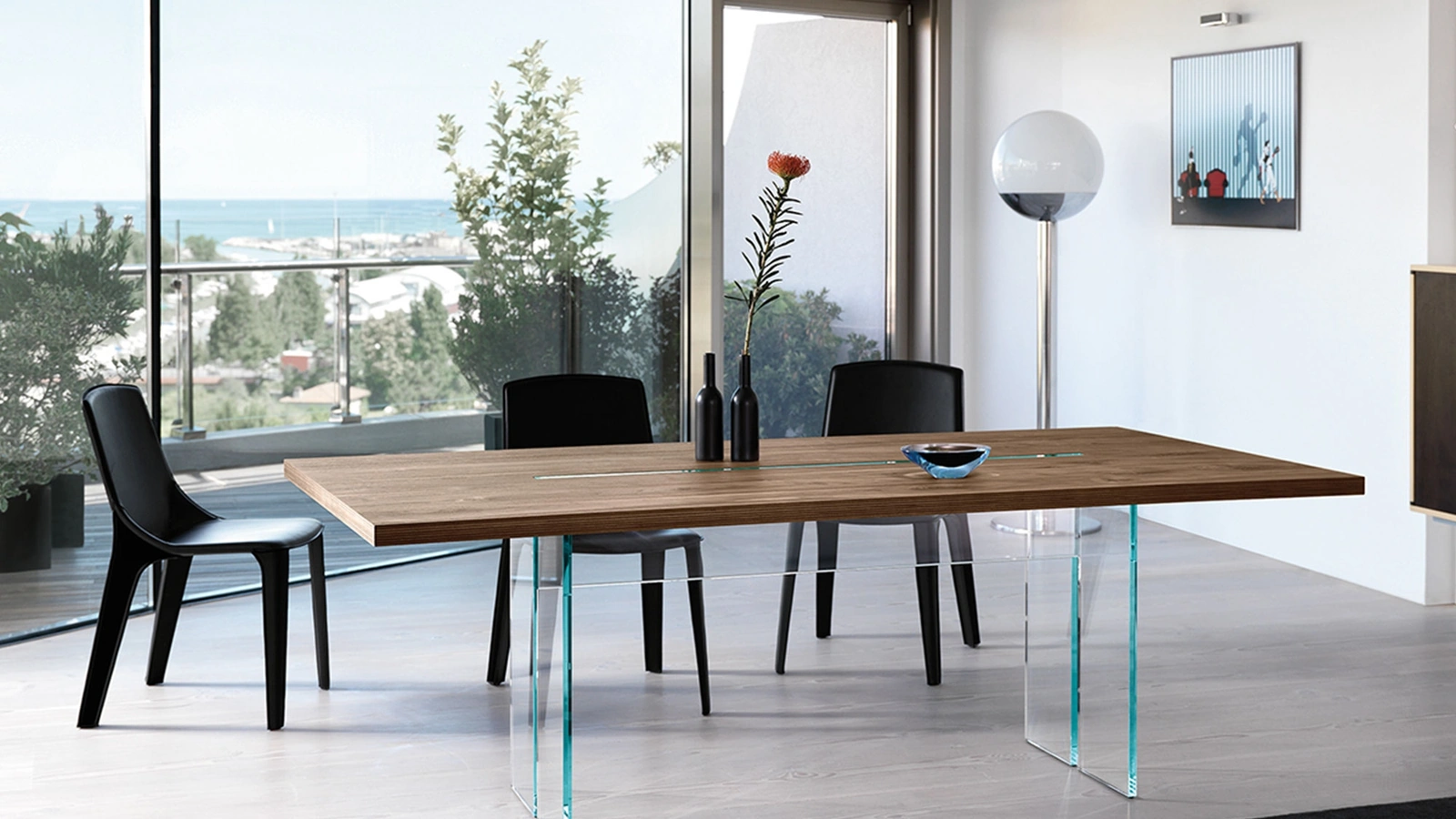 Tavolo LLT Wood con top in Rovere old e basi in vetro trasparente di Fiam